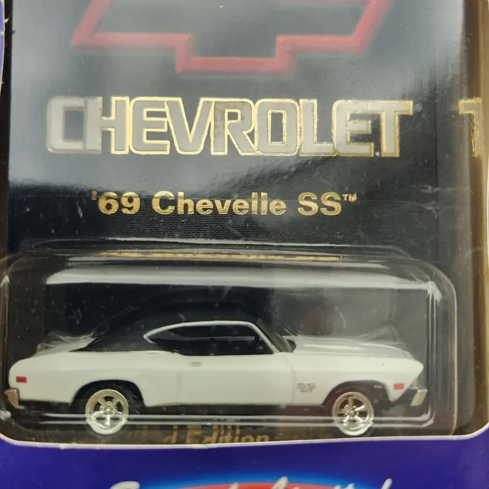 Hotwheels Street Machines White Chevrolet 1969 Chevelle SS 1:64 Die Cast Car